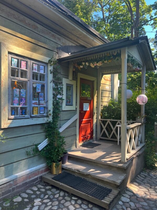 Redbrown front door of Vahdin talo, souvenir shop in Tampere