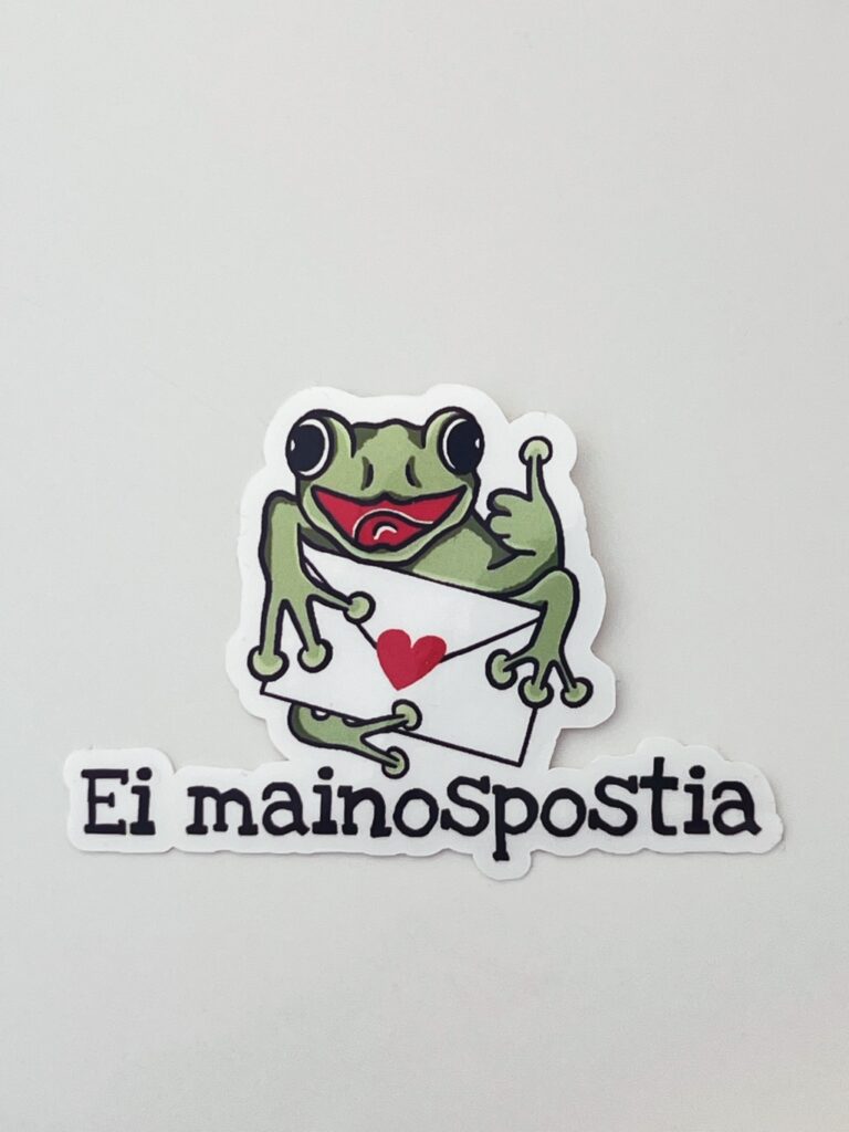 Ei mainospostia -tarra oveen, jossa hauska sydämellä suljettua kirjekuorta pitelevä sammakko